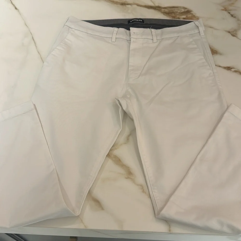 Express color white